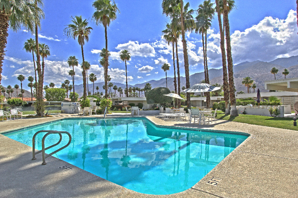 Wonderful midcentury modern condo in central palm springs