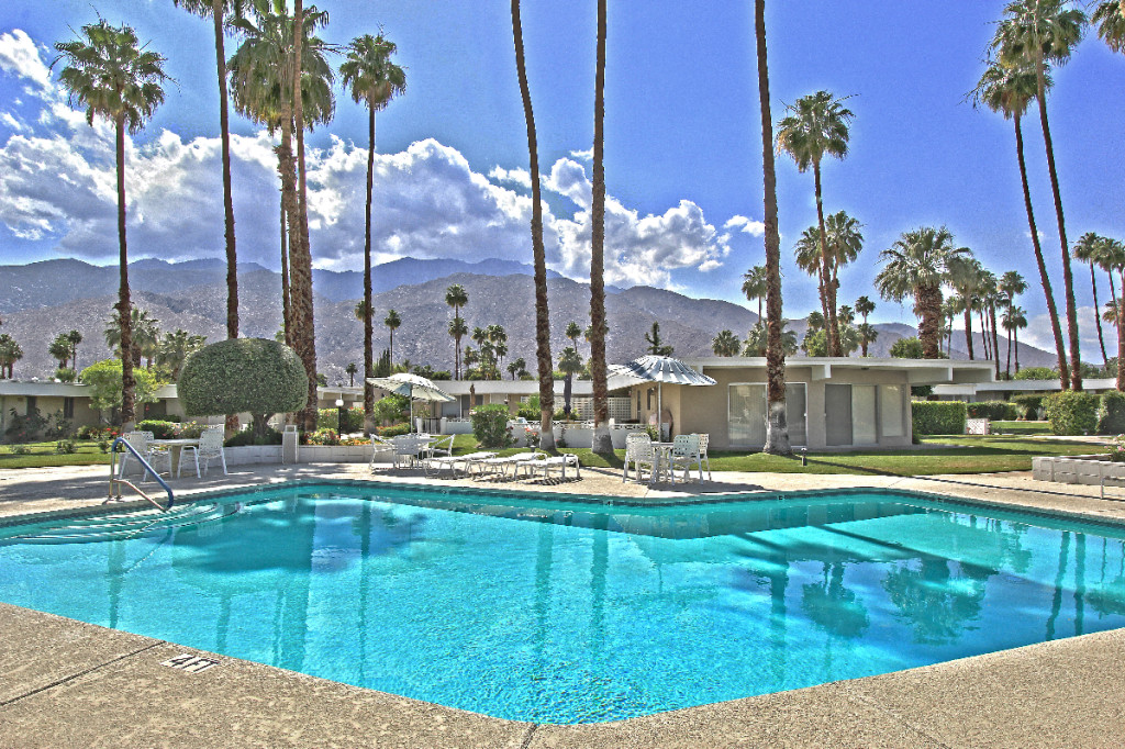 Wonderful mid-century modern condo in central palm springs